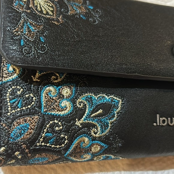 Desigual Deva reversible wallet/wristlet NEW - Picture 2 of 9